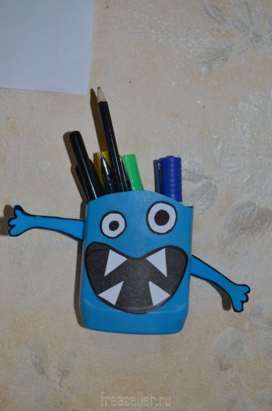 Веселая карандашница из баночки от моющего средства
