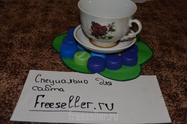 Подставка под горячее из крышек от бутылок