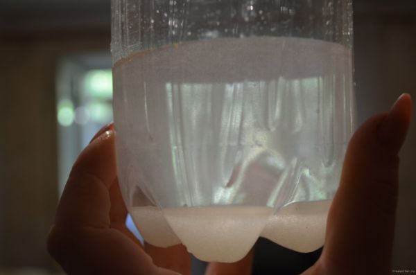 Процесс изготовления ловушки для насекомых