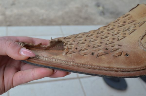 Изготовление цветочного горшка из ботинка