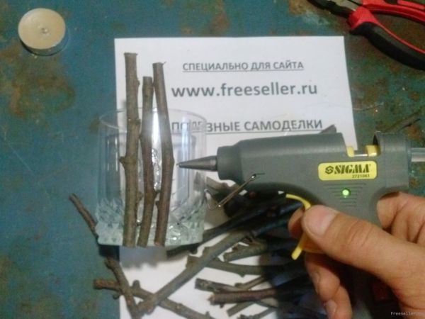 Процесс изготовления подсвечника из веточек