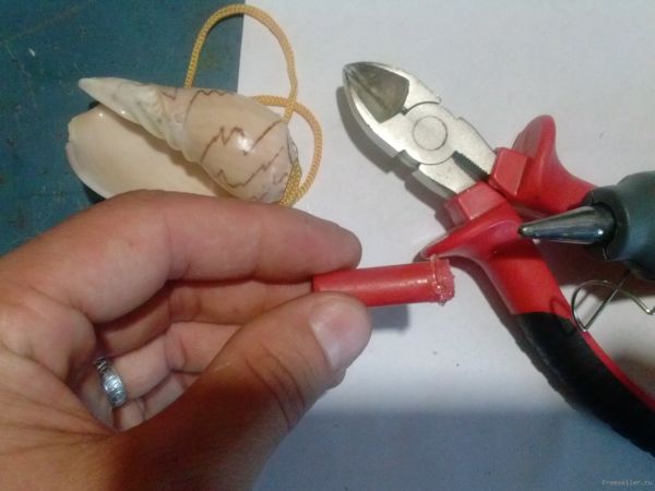 Процесс изготовления свистка из ракушки