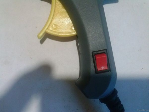 <p style="text-align:center;"> <a class="highslide" href="https://www.freeseller.ru/uploads/posts/2014-07/1405251017_cam00863.jpg" target="_blank"><img src="https://www.freeseller.ru/uploads/posts/2014-07/medium/1405251017_cam00863.jpg" alt="Обзор-сравнение клеевых термо-пистолетов" class="fr-dib"></a> <p> <p>Небольшой обзор-сравнение клеевых термо-пистолетов.</p>