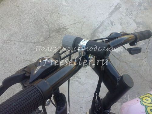 Как закрепить обычный фонарик на велосипед