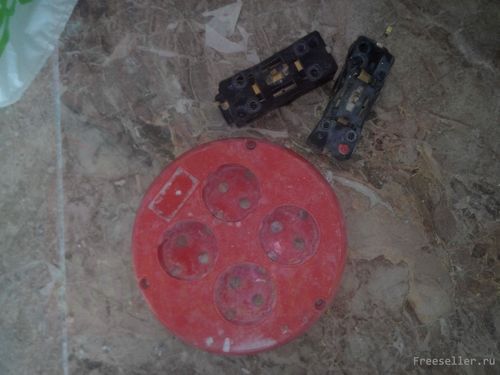 <p style="text-align:center;"> <a class="highslide" href="https://www.freeseller.ru/uploads/posts/2014-10/1413863777_logo.jpg" target="_blank"><img src="https://www.freeseller.ru/uploads/posts/2014-10/medium/1413863777_logo.jpg" alt="Ремонт удлинителя на катушке" class="fr-dib"></a> </p> <p> <p>Удлинитель на катушке – отличная штука, но вещь не вечная. Например, мой удлинитель на 30 метров, купленный год назад за 1500 рублей пару недель назад потребовал ремонта или замены. Из 4-х розеток работала только одна, а это требует дополнительного разветвления.</p>