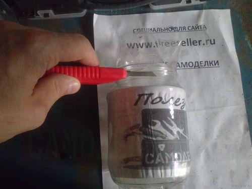 Как заламинировать стеклянную банку при помощи обычной пластиковой бутылки и строительного фена.<