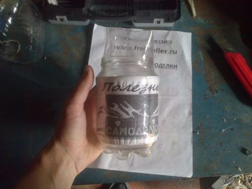 Как заламинировать стеклянную банку при помощи обычной пластиковой бутылки и строительного фена.<