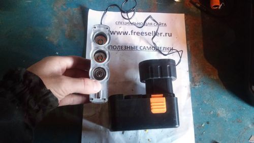 Портативная зарядка для телефона или планшета от аккумулятора.