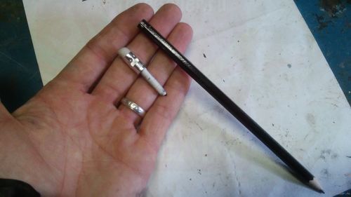 Тайник для шпаргалок в карандаше