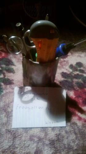 Вазочка для инструментов из поршня