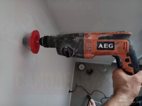 Как просверлить отверстие без пыли и пылесоса