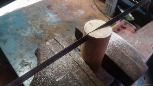 процесс изготовления ручного бутылкореза