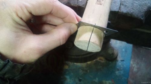 процесс изготовления ручного бутылкореза