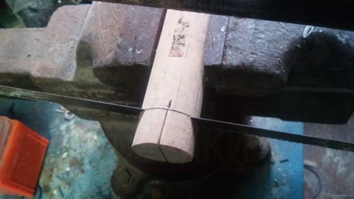 процесс изготовления ручного бутылкореза