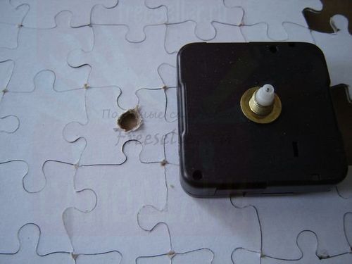 Процесс изготовления пазлов часов