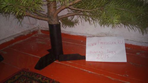 Процесс изготовления триноги для елки из металла