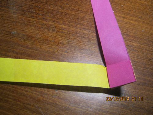 Делаем гирлянду из полосок бумаги