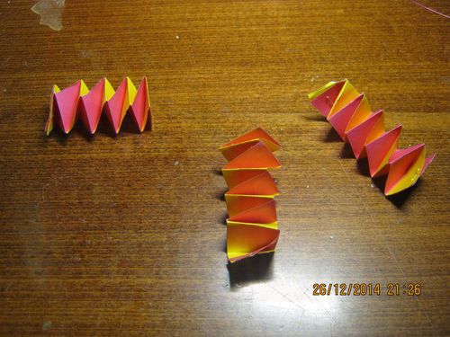 Делаем гирлянду из полосок бумаги