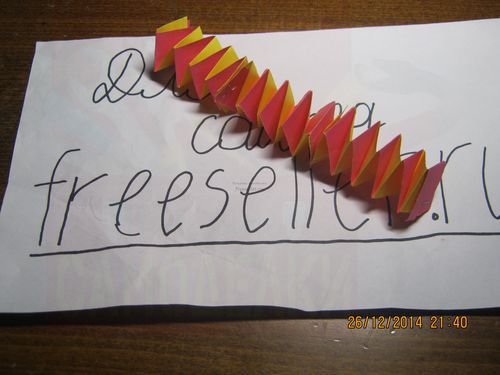 Новогодние самоделки. Гирлянда из полосок бумаги своими руками.