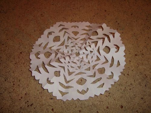 Снежинка из бумаги