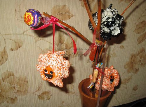 Сюрреалистичная ёлочка с овечками