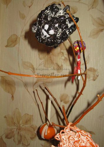 Процесс изготовления сюрреалистичной ёлочки с овечками