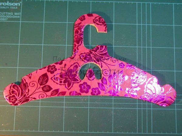 Вешалка для одежды из гофрированного картона Своими руками