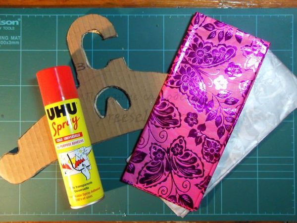 Изготовление вешалки из одежды из гофрокартона