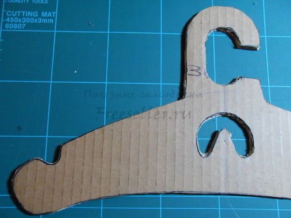 Изготовление вешалки из одежды из гофрокартона