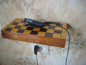 Полка-ящик из складной шахматной доски
