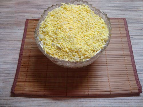 Процесс приготовления салата Мимоза