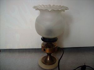 Настольная лампа из деталей старой люстры