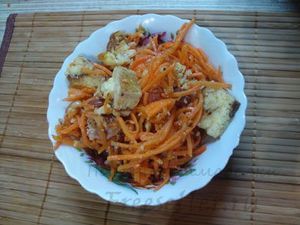 Сочный салат с корейской морковью