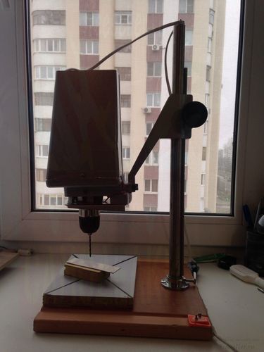 Сверлильный станок из фотоувеличителя