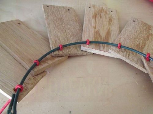 Процесс изготовления круглого скворечника