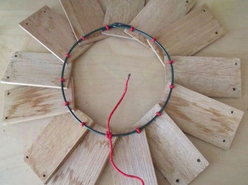 Процесс изготовления круглого скворечника