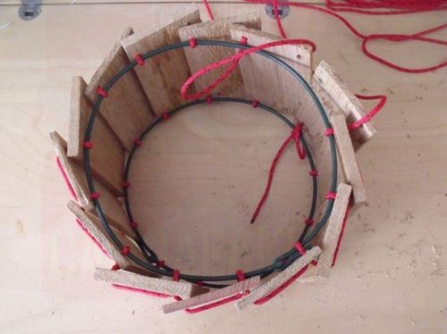 Процесс изготовления круглого скворечника