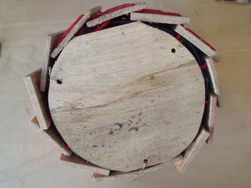 Процесс изготовления круглого скворечника