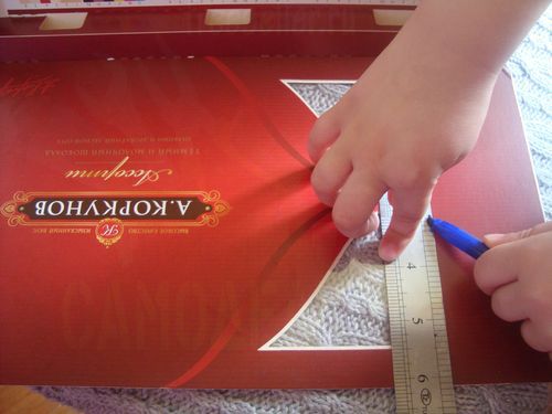 Процесс изготовления фоторамки из коробки для конфет