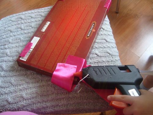 Процесс изготовления фоторамки из коробки для конфет