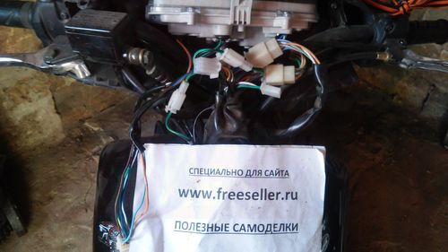 Процесс установки подогревов руля на скутер