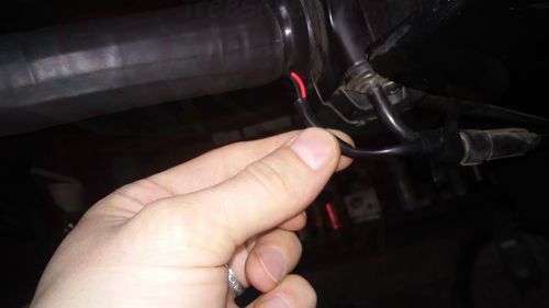 Процесс установки подогревов руля на скутер