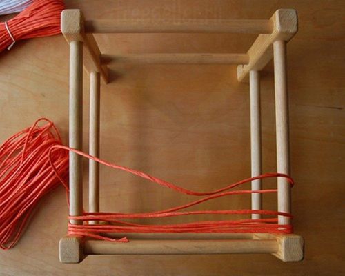 Процесс изготовления плетенного табурета