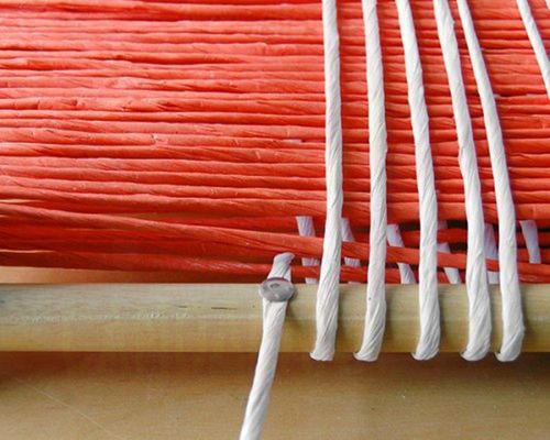 Процесс изготовления плетенного табурета