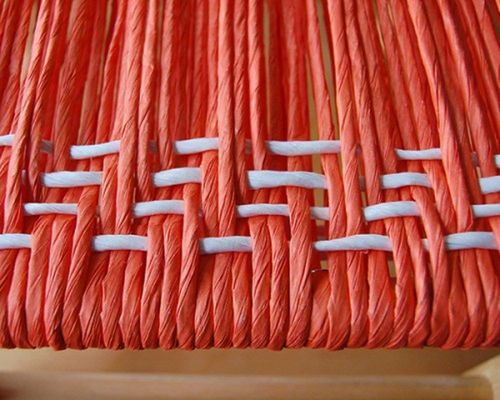 Процесс изготовления плетенного табурета