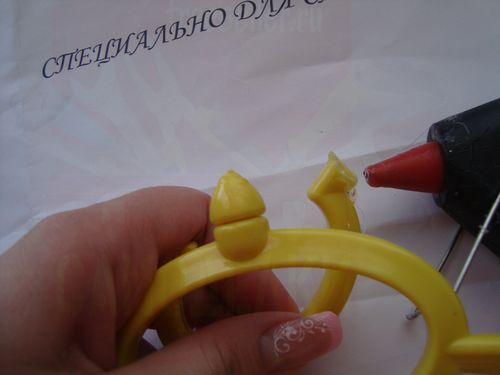 Как починить пластиковую вешалку