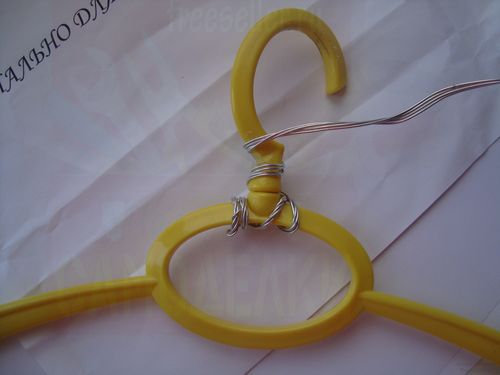 Как починить пластиковую вешалку