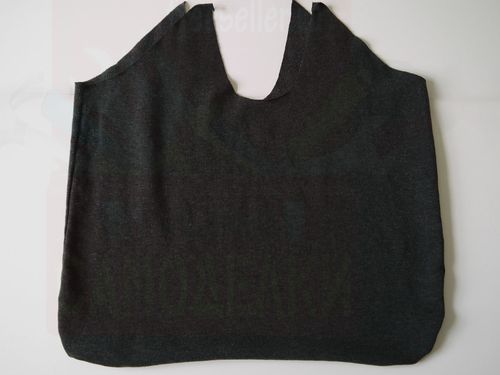 Процесс изготовления свитера из сумки