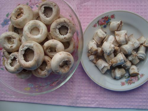 Процесс приготовления запеченных шампиньонов