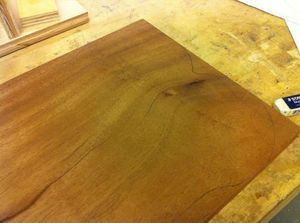 Процесс изготовления стола для собак в форме лакомства